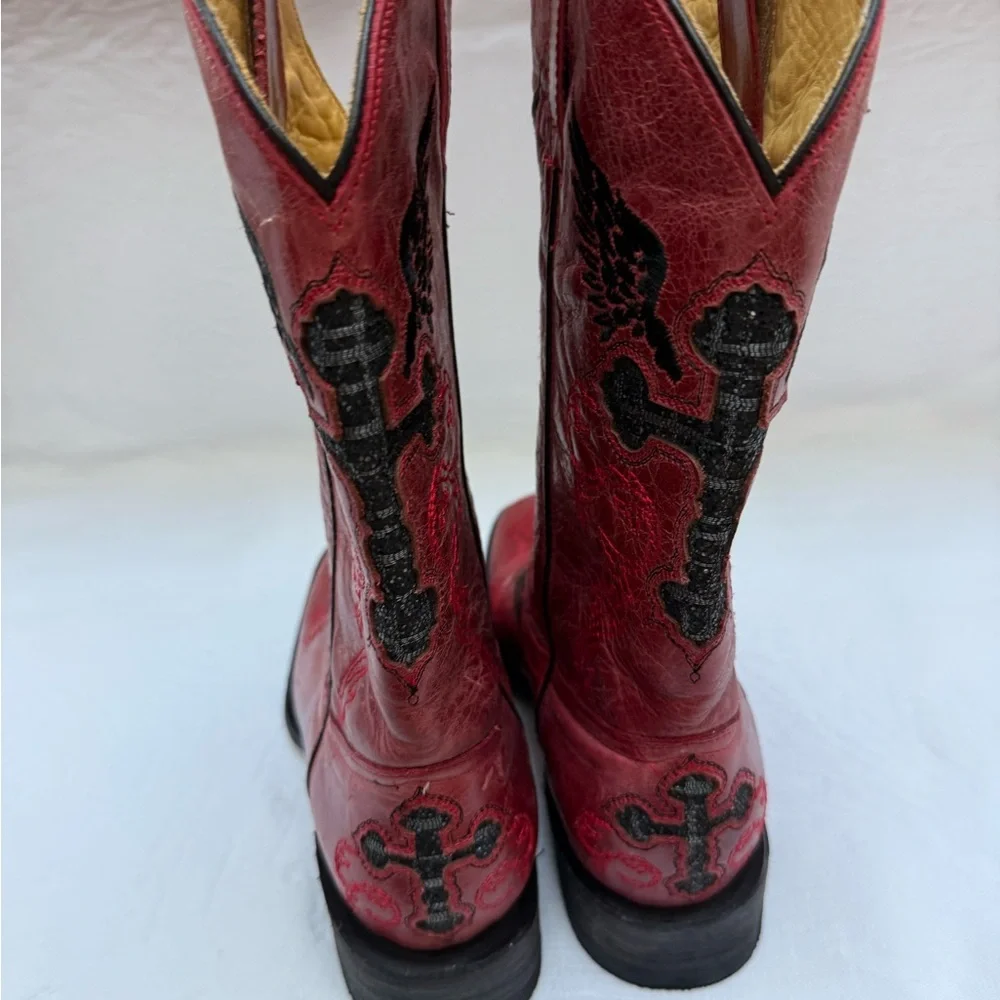 Rockin Leather Red Western Boots with Black Embroidery - Picture 3 of 10